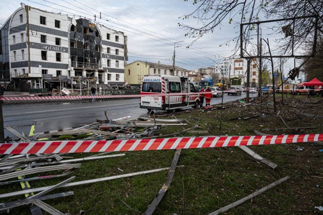 58 wounded in a Russian attack on Kyiv KYIV, UKRAINE - APRIL 16: A general view at the site of a Russian missile attack in Kyiv, Ukraine on April, 16, 2026. Danylo Antoniuk Anadolu Kiev Ukraine. Editorial use only. Please get in touch for any other usage.  Copyright: x2026xAnadoluxDanyloxAntoniukx
