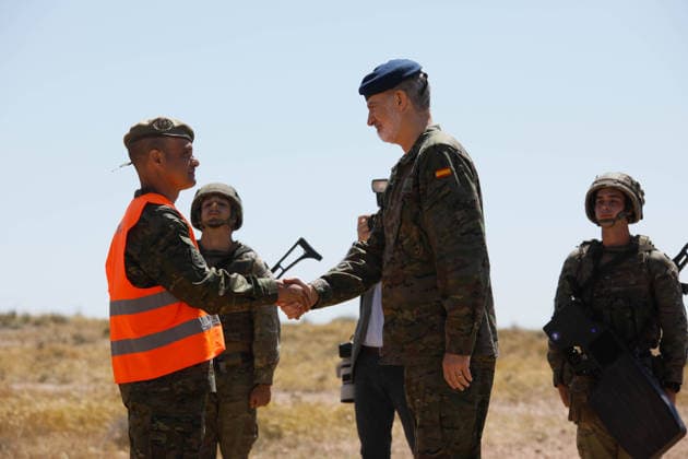 The King, Felipe VI, supervises in Viator Almeria the project of the Experimental Brigade 2035 King Felipe VI 2d attends a tactical demonstration of future force within the Armys Tactical Experimentation Campaign 2026, at the Alvarez de Sotomayor military base in Viator Almeria On April 16, 2026 in Viator, Almeria Andalusia, Spain This visit is part of the 3rd Tactical Experimentation Campaign organized by the Armys Future Force Center, based on the robotization of the battlefield and new combat strategies A project that constitutes the main framework for the practical implementation of experimentation activities linked to the transformation process of the Army 16 APRIL 2026 Marian Leó Almeria Andalucia, Spain Almeria Andalucia, Spain Spai  Copyright: xMarianxLeonx 7445684
