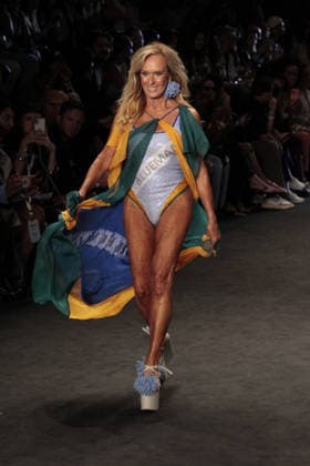 RIO DE JANEIRO, RJ - 16.04.2026: RIO FASHION WEEK 2026 - ElÃ Pinheiro walked the runway for Blue Man on the second day of Rio Fashion Week, at Pier Maua, Rio de Janeiro. x2926724x  CarlosxEliasxJunior