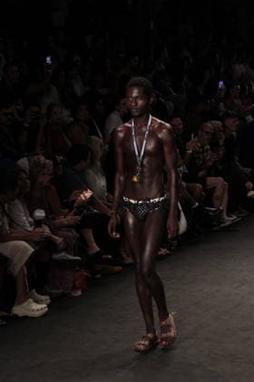 RIO DE JANEIRO, RJ - 16.04.2026: RIO FASHION WEEK 2026 - The Blue Man fashion show closed the second day of Rio Fashion Week at Pier Maua, Rio de Janeiro. x2926742x  CarlosxEliasxJunior