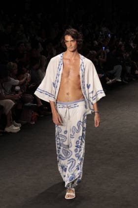 RIO DE JANEIRO, RJ - 16.04.2026: RIO FASHION WEEK 2026 - The Blue Man fashion show closed the second day of Rio Fashion Week at Pier Maua, Rio de Janeiro. x2926745x  CarlosxEliasxJunior