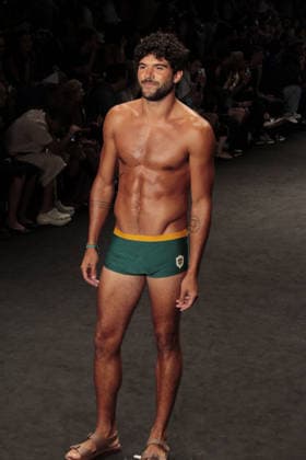 RIO DE JANEIRO, RJ - 16.04.2026: RIO FASHION WEEK 2026 - The Blue Man fashion show closed the second day of Rio Fashion Week at Pier Maua, Rio de Janeiro. x2926776x  CarlosxEliasxJunior