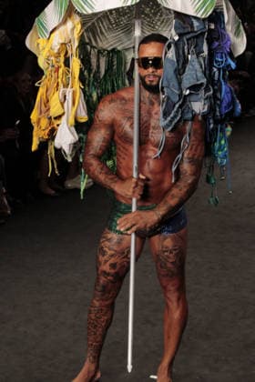 RIO DE JANEIRO, RJ - 16.04.2026: RIO FASHION WEEK 2026 - The Blue Man fashion show closed the second day of Rio Fashion Week at Pier Maua, Rio de Janeiro. x2926783x  CarlosxEliasxJunior