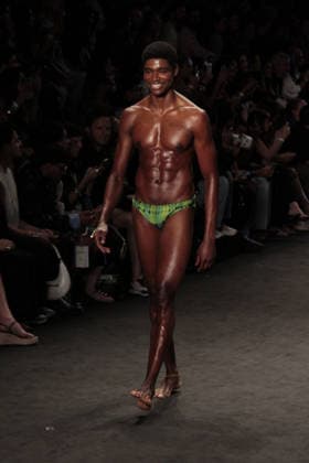 RIO DE JANEIRO, RJ - 16.04.2026: RIO FASHION WEEK 2026 - The Blue Man fashion show closed the second day of Rio Fashion Week at Pier Maua, Rio de Janeiro. x2926820x  CarlosxEliasxJunior