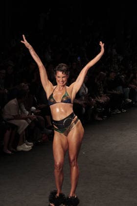 RIO DE JANEIRO, RJ - 16.04.2026: RIO FASHION WEEK 2026 - The Blue Man fashion show closed the second day of Rio Fashion Week at Pier Maua, Rio de Janeiro. x2926823x  CarlosxEliasxJunior