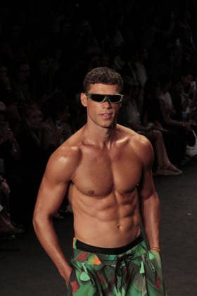 RIO DE JANEIRO, RJ - 16.04.2026: RIO FASHION WEEK 2026 - The Blue Man fashion show closed the second day of Rio Fashion Week at Pier Maua, Rio de Janeiro. x2926829x  CarlosxEliasxJunior