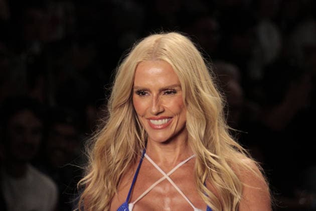 RIO DE JANEIRO, RJ - 16.04.2026: RIO FASHION WEEK 2026 - Deborah Secco walked the runway for BLUE Man on the second day of Rio Fashion Week, at Pier Maua, Rio de Janeiro. x2926841x  CarlosxEliasxJunior