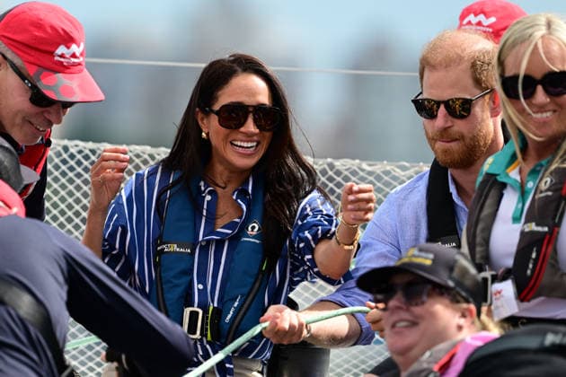 HARRY AND MEGHAN AUSTRALIA VISIT, Prince Harry and Meghan, the Duke and Duchess of Sussex on a tour of Sydney Harbour with Invictus Australia during a visit to Australia, Sydney, Friday, April 17, 2026. ( NO ARCHIVING SYDNEY NEW SOUTH WALES AUSTRALIA  Copyright: xDEANxLEWINSx 20260417130725066434