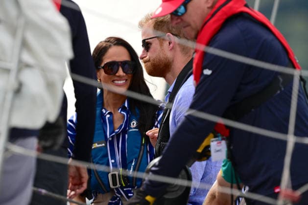HARRY AND MEGHAN AUSTRALIA VISIT, Prince Harry and Meghan, the Duke and Duchess of Sussex on a tour of Sydney Harbour with Invictus Australia during a visit to Australia, Sydney, Friday, April 17, 2026. ( NO ARCHIVING SYDNEY NEW SOUTH WALES Australia  Copyright: xDEANxLEWINSx 20260417156469044370