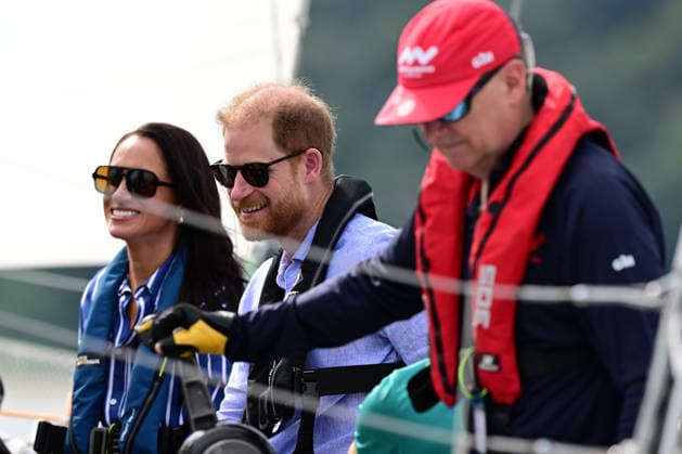 HARRY AND MEGHAN AUSTRALIA VISIT, Prince Harry and Meghan, the Duke and Duchess of Sussex on a tour of Sydney Harbour with Invictus Australia during a visit to Australia, Sydney, Friday, April 17, 2026. ( NO ARCHIVING SYDNEY NEW SOUTH WALES Australia  Copyright: xDEANxLEWINSx 20260417146508620572