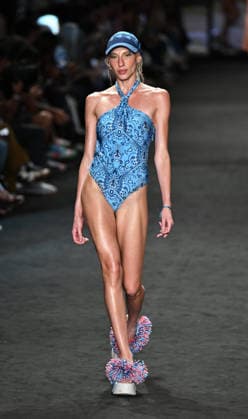 (260417) -- RIO DE JANEIRO, April 17, 2026 -- A model presents a creation by Blue Man during the Rio Fashion Week in Rio de Janeiro, Brazil, April 16, 2026. The Rio Fashion Week 2026 is held in Rio de Janeiro from Tuesday to Saturday, with around 20 fashion brands presenting their latest creations. ) BRAZIL-RIO DE JANEIRO-FASHION WEEK JinxHaoyuan 