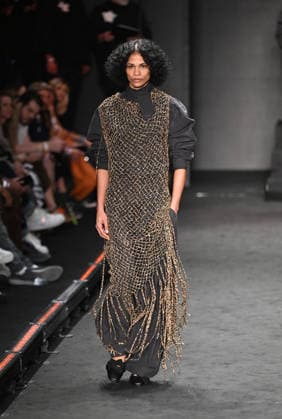 (260417) -- RIO DE JANEIRO, April 17, 2026 -- A model presents a creation by HANDRED during the Rio Fashion Week in Rio de Janeiro, Brazil, April 16, 2026. The Rio Fashion Week 2026 is held in Rio de Janeiro from Tuesday to Saturday, with around 20 fashion brands presenting their latest creations. ) BRAZIL-RIO DE JANEIRO-FASHION WEEK JinxHaoyuan 