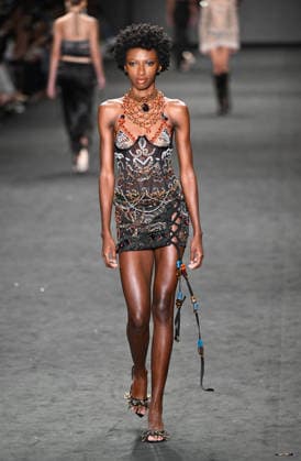 (260417) -- RIO DE JANEIRO, April 17, 2026 -- A model presents a creation by HISHA during the Rio Fashion Week in Rio de Janeiro, Brazil, April 16, 2026. The Rio Fashion Week 2026 is held in Rio de Janeiro from Tuesday to Saturday, with around 20 fashion brands presenting their latest creations. ) BRAZIL-RIO DE JANEIRO-FASHION WEEK JinxHaoyuan 