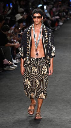(260417) -- RIO DE JANEIRO, April 17, 2026 -- A model presents a creation by Blue Man during the Rio Fashion Week in Rio de Janeiro, Brazil, April 16, 2026. The Rio Fashion Week 2026 is held in Rio de Janeiro from Tuesday to Saturday, with around 20 fashion brands presenting their latest creations. ) BRAZIL-RIO DE JANEIRO-FASHION WEEK JinxHaoyuan 