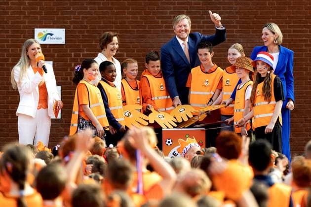 ZEEWOLDE - King Willem-Alexander during the national opening of the King s Games. The King visited public primary school Panta Rhei and ICB Kaleidoscoop, where he attended various sports and games activities after the King s Breakfast. RAMON VAN FLYMEN ANP netherlands out - belgium out  Copyright: xx x556000951x originalFilename: 556000951.jpg
