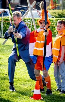 ZEEWOLDE - King Willem-Alexander gives the starting signal for the King s Games during the national opening at public primary school Panta Rhei and ICB Kaleidoscoop in Zeewolde. Traditionally, the King s Games start with the joint King s Breakfast. Subsequently, the King opens the games and visits various sports and games activities. ROBIN UTRECHT ANP netherlands out - belgium out  Copyright: xx x556004426x originalFilename: 556004426.jpg