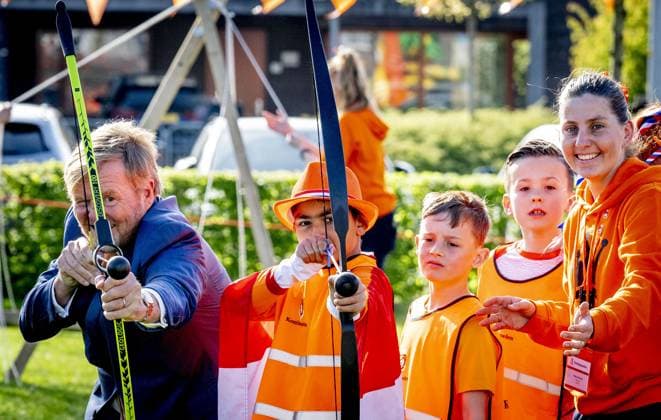 ZEEWOLDE - King Willem-Alexander gives the starting signal for the King s Games during the national opening at public primary school Panta Rhei and ICB Kaleidoscoop in Zeewolde. Traditionally, the King s Games start with the joint King s Breakfast. Subsequently, the King opens the games and visits various sports and games activities. ROBIN UTRECHT ANP netherlands out - belgium out  Copyright: xx x556004428x originalFilename: 556004428.jpg