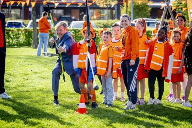 ZEEWOLDE - King Willem-Alexander gives the starting signal for the King s Games during the national opening at public primary school Panta Rhei and ICB Kaleidoscoop in Zeewolde. Traditionally, the King s Games start with the joint King s Breakfast. Subsequently, the King opens the games and visits various sports and games activities. ROBIN UTRECHT ANP netherlands out - belgium out  Copyright: xx x556004434x originalFilename: 556004434.jpg