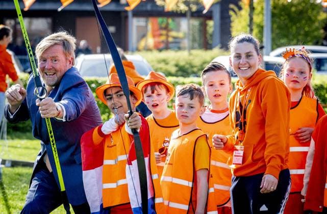 ZEEWOLDE - King Willem-Alexander gives the starting signal for the King s Games during the national opening at public primary school Panta Rhei and ICB Kaleidoscoop in Zeewolde. Traditionally, the King s Games start with the joint King s Breakfast. Subsequently, the King opens the games and visits various sports and games activities. ROBIN UTRECHT ANP netherlands out - belgium out  Copyright: xx x556004437x originalFilename: 556004437.jpg