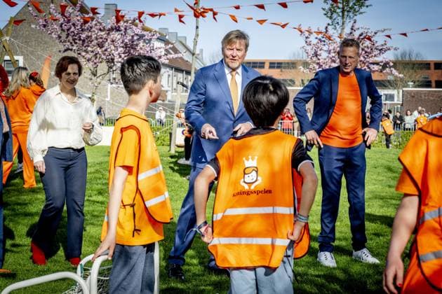 ZEEWOLDE - King Willem-Alexander gives the starting signal for the King s Games during the national opening at public primary school Panta Rhei and ICB Kaleidoscoop in Zeewolde. Traditionally, the King s Games start with the joint King s Breakfast. Subsequently, the King opens the games and visits various sports and games activities. ROBIN UTRECHT ANP netherlands out - belgium out  Copyright: xx x556004452x originalFilename: 556004452.jpg