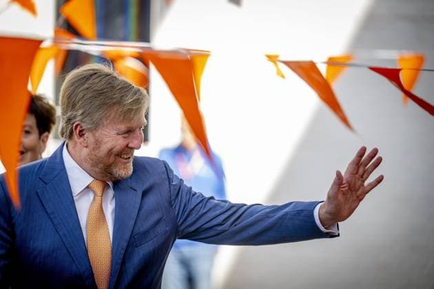 ZEEWOLDE - King Willem-Alexander gives the starting signal for the King s Games during the national opening at public primary school Panta Rhei and ICB Kaleidoscoop in Zeewolde. Traditionally, the King s Games start with the joint King s Breakfast. Subsequently, the King opens the games and visits various sports and games activities. ROBIN UTRECHT ANP netherlands out - belgium out  Copyright: xx x556004459x originalFilename: 556004459.jpg