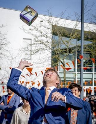 ZEEWOLDE - King Willem-Alexander gives the starting signal for the King s Games during the national opening at public primary school Panta Rhei and ICB Kaleidoscoop in Zeewolde. Traditionally, the King s Games start with the joint King s Breakfast. Subsequently, the King opens the games and visits various sports and games activities. ROBIN UTRECHT ANP netherlands out - belgium out  Copyright: xx x556004462x originalFilename: 556004462.jpg