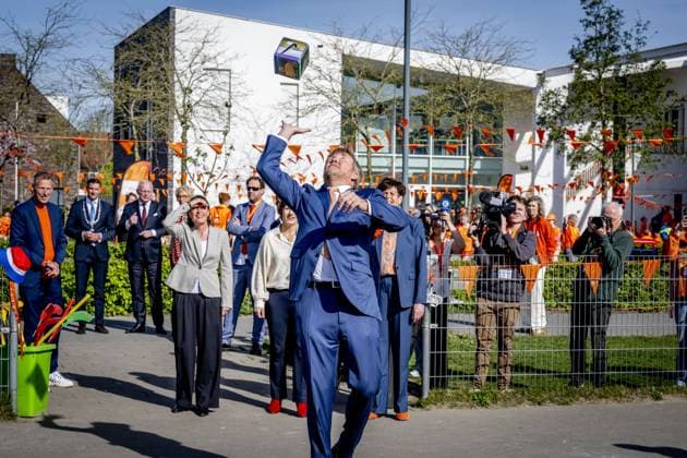 ZEEWOLDE - King Willem-Alexander gives the starting signal for the King s Games during the national opening at public primary school Panta Rhei and ICB Kaleidoscoop in Zeewolde. Traditionally, the King s Games start with the joint King s Breakfast. Subsequently, the King opens the games and visits various sports and games activities. ROBIN UTRECHT ANP netherlands out - belgium out  Copyright: xx x556004464x originalFilename: 556004464.jpg