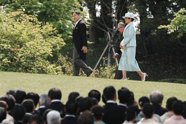 Japan imperial couple hosts spring garden party TOKYO, JAPAN - APRIL 17: (----EDITORIAL USE ONLY MANDATORY CREDIT - KAZUHIRO NOGI POOL AFP - NO MARKETING NO ADVERTISING CAMPAIGNS - DISTRIBUTED AS A SERVICE TO CLIENTS----) Japan s Emperor Naruhito (L) and Empress Masako (R) arrive to greet guests at a spring garden party at the Akasaka Palace imperial garden in Tokyo, capital of Japan, on April 17, 2026. Kazuhiro Nogi Pool Afp Anadolu Tokyo Japan. Editorial use only. Please get in touch for any other usage.  Copyright: x2026xAnadoluxKazuhiroxNogix xPoolx xAfpx