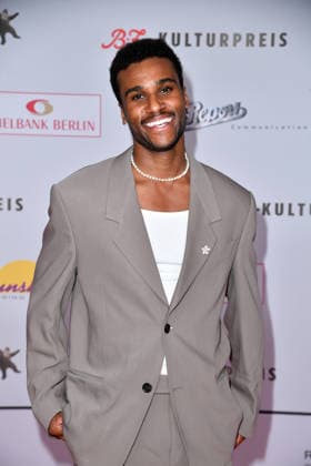 Tijan Njie bei der Verleihung des B.Z.-Kulturpreises im Haus der Berliner Festspiele in Berlin am 15.04.2026 *** Tijan Njie at the award ceremony for the B Z Culture Prize at the Haus der Berliner Festspiele in Berlin on 15 04 2026