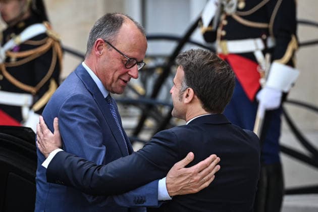 Emmanuel Macron welcomes Friedrich Merz at the Elysee FA French President Emmanuel Macron welcomes Federal Chancellor of Germany Friedrich Merz for the initiative for maritime navigation in the Strait of Hormuz, at the Elysee Palace in Paris on April 17, 2026. Photo by Firas Abdullah ABACAPRESS.COM Paris Ile-de-France France  Copyright: xAbdullahxFiras ABACAx