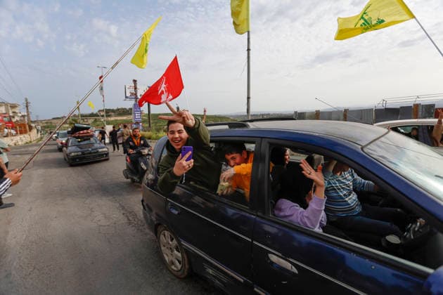 April 17, 2026, Zahrani, Zahrani District, lebanon: Vehicles carrying displaced lebanese travel along the highway linking Sidon to southern Lebanon, heading back to their towns north and south of the Litani River following the ceasefire. Zahrani lebanon - ZUMAb339 20260417_znp_b339_006 Copyright: xAbdulxKaderxAlxBayx