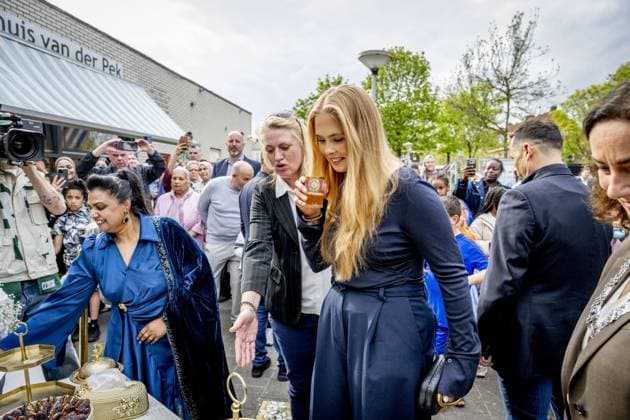 AMSTERDAM - Princess Amalia and Mayor Femke Halsema visit a community center in Amsterdam. The princess paid a two-day visit to the capital at Halsema s invitation to get to know the city better. ROBIN UTRECHT ANP netherlands out - belgium out  Copyright: xx x556027682x originalFilename: 556027682.jpg