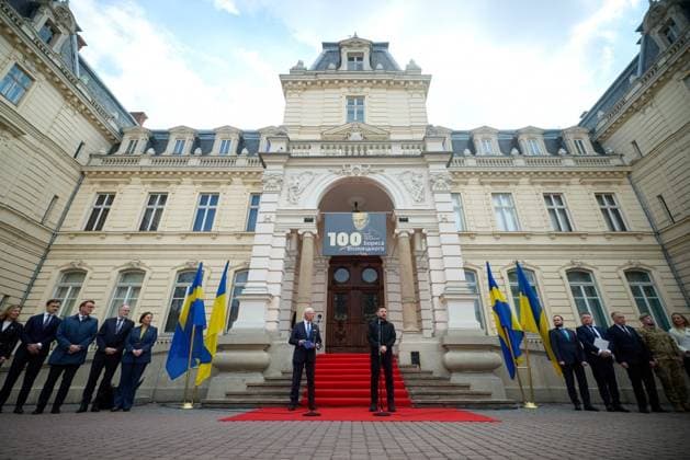 Ukrainian President Volodymyr Zelenskyy meets with King Carl XVI Gustaf of Sweden to discuss current developments in Lviv Ukrainian President Volodymyr Zelenskyy meets with King Carl XVI Gustaf of Sweden to discuss current developments in Lviv, Sweden, April 17, 2026. Photo by PRESIDENT OF UKRAINE apaimages Ukraine Ukraine Ukraine 170426_Sweden_UPO_00(11).jpeg Copyright: xapaimagesxPRESIDENTxOFxUKRAINEx xapaimagesx