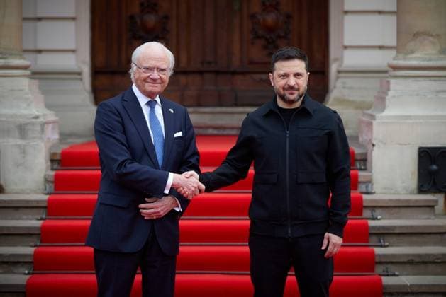 Ukrainian President Volodymyr Zelenskyy meets with King Carl XVI Gustaf of Sweden to discuss current developments in Lviv Ukrainian President Volodymyr Zelenskyy meets with King Carl XVI Gustaf of Sweden to discuss current developments in Lviv, Sweden, April 17, 2026. Photo by PRESIDENT OF UKRAINE apaimages Ukraine Ukraine Ukraine 170426_Sweden_UPO_00(15).jpeg Copyright: xapaimagesxPRESIDENTxOFxUKRAINEx xapaimagesx