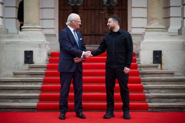 Ukrainian President Volodymyr Zelenskyy meets with King Carl XVI Gustaf of Sweden to discuss current developments in Lviv Ukrainian President Volodymyr Zelenskyy meets with King Carl XVI Gustaf of Sweden to discuss current developments in Lviv, Sweden, April 17, 2026. Photo by PRESIDENT OF UKRAINE apaimages Ukraine Ukraine Ukraine 170426_Sweden_UPO_00(23).jpeg Copyright: xapaimagesxPRESIDENTxOFxUKRAINEx xapaimagesx