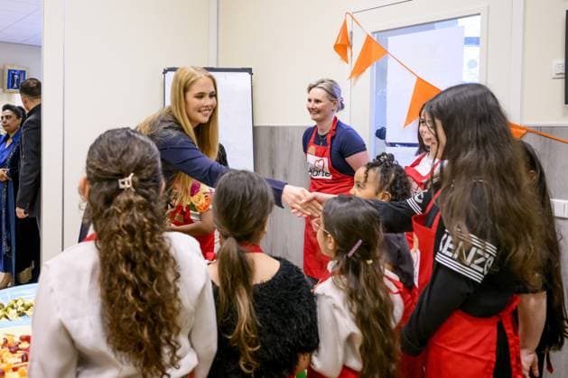 Amsterdam, The Netherlands, 2026-04-17 16:55:28 AMSTERDAM, 17-04-2026, Amsterdam-Noord Princess of Orange - Princess Amalia is visiting Amsterdam at the invitation of Mayor Halsema. The visit follows an earlier meeting with Amsterdammers at the Mayor s official residence. During the two-day visit, the Princess will become better acquainted with various sectors and be briefed on current topics such as science, sports, culture, housing, and social cohesion. PHOTO: NLBeeld Patrick van Emst In the photo: In Amsterdam-Noord, Princess Amalia visits a community center where, during a tour, she attends a cooking class for children and engages in conversation with new residents and people who have lived in Noord for a longer time. Credit: NL Beeld Copyright: xx x