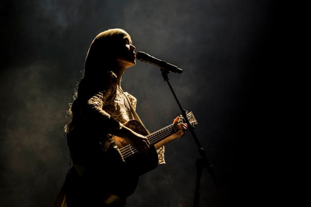Tina Dickow live in Copenhagen, Denmark Copenhagen, Denmark. 17th, April 2026. The Danish singer and songwriter er Tina Dickow performs a live concert at Royal Arena in Copenhagen. Denmark, Copenhagen  Copyright: xGonzalesxPhoto LassexLagonix