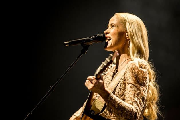 Tina Dickow live in Copenhagen, Denmark Copenhagen, Denmark. 17th, April 2026. The Danish singer and songwriter er Tina Dickow performs a live concert at Royal Arena in Copenhagen. Denmark, Copenhagen  Copyright: xGonzalesxPhoto LassexLagonix