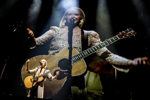 Tina Dickow live in Copenhagen, Denmark Copenhagen, Denmark. 17th, April 2026. The Danish singer and songwriter er Tina Dickow performs a live concert at Royal Arena in Copenhagen. Denmark, Copenhagen  Copyright: xGonzalesxPhoto LassexLagonix
