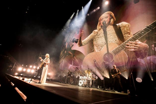 Tina Dickow live in Copenhagen, Denmark Copenhagen, Denmark. 17th, April 2026. The Danish singer and songwriter er Tina Dickow performs a live concert at Royal Arena in Copenhagen. Denmark, Copenhagen  Copyright: xGonzalesxPhoto LassexLagonix