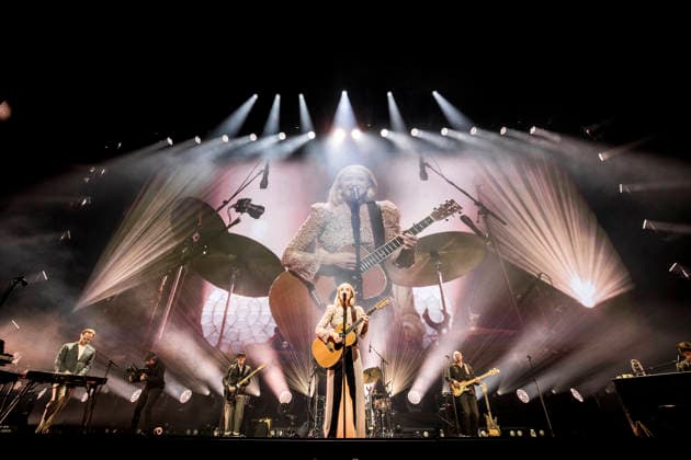 Tina Dickow live in Copenhagen, Denmark Copenhagen, Denmark. 17th, April 2026. The Danish singer and songwriter er Tina Dickow performs a live concert at Royal Arena in Copenhagen. Denmark, Copenhagen  Copyright: xGonzalesxPhoto LassexLagonix