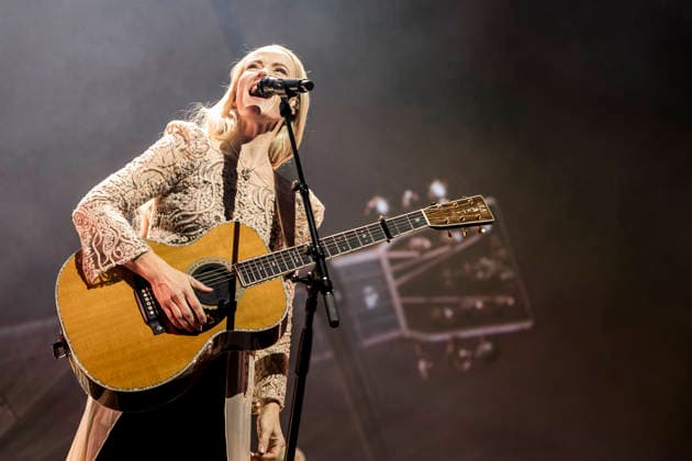 Tina Dickow live in Copenhagen, Denmark Copenhagen, Denmark. 17th, April 2026. The Danish singer and songwriter er Tina Dickow performs a live concert at Royal Arena in Copenhagen. Denmark, Copenhagen  Copyright: xGonzalesxPhoto LassexLagonix
