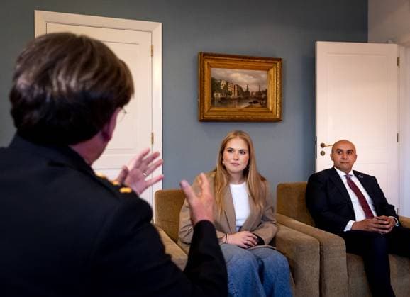 AMSTERDAM - Princess Amalia visits a police station in the city center. The princess paid a two-day visit to the capital at the invitation of Halsema to get to know the city better. SEM VAN DER WAL POOL ANP netherlands out - belgium out  Copyright: xx x556059512x originalFilename: 556059512.jpg