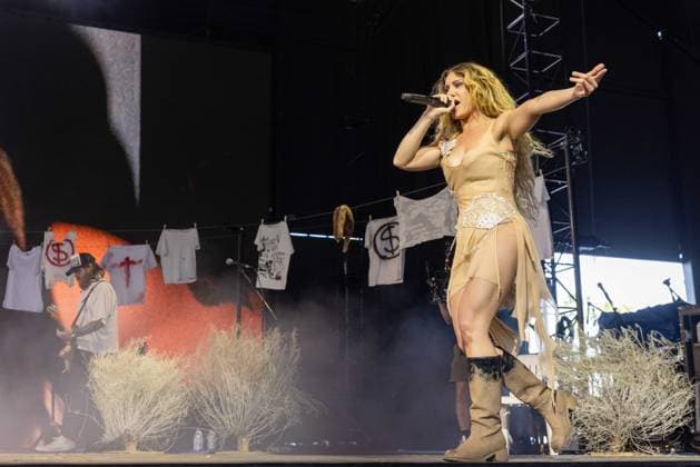 April 17, 2026, Indio, California, U.S: Singer SLAYYYTER (CATHERINE GRACE GARNER) during Coachella Valley Music and Arts Festival at Empire Polo Club in Indio, California Indio U.S  - ZUMAs135 20260417_zap_s135_007 Copyright: xDanielxDeSloverx