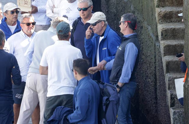 The King emeritus and his daughter, Infanta Elena, set sail in Sanxenxo King Juan Carlos and Infanta Elena embark in the port of Sanxenxo to participate in the regattas, on April 18, 2026, in Sanxenxo Pontevedra, Galicia, Spain 18 APRIL 2026 José Ramó Sanxenxo Sanxenxo Sanxenxo Spain  Copyright: xJosÃ xRamonxHernandox 7450675