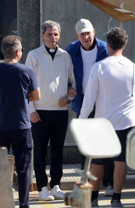 The King emeritus and his daughter, Infanta Elena, set sail in Sanxenxo King Juan Carlos and Infanta Elena embark in the port of Sanxenxo to participate in the regattas, on April 18, 2026, in Sanxenxo Pontevedra, Galicia, Spain 18 APRIL 2026 José Ramó Sanxenxo Sanxenxo Sanxenxo Spain  Copyright: xJosÃ xRamonxHernandox 7450708