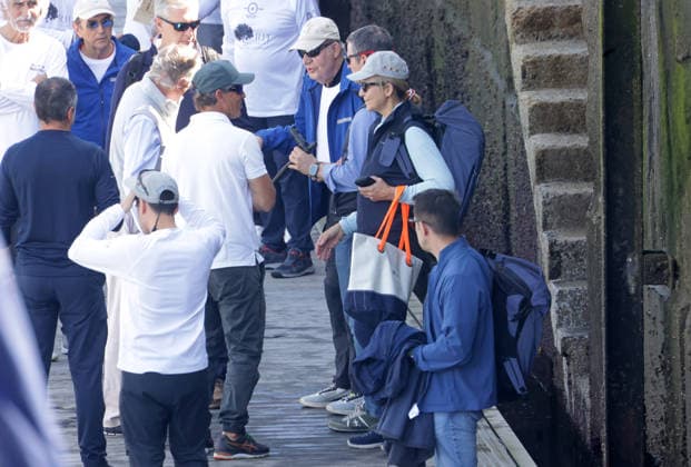 The King emeritus and his daughter, Infanta Elena, set sail in Sanxenxo King Juan Carlos and Infanta Elena embark in the port of Sanxenxo to participate in the regattas, on April 18, 2026, in Sanxenxo Pontevedra, Galicia, Spain 18 APRIL 2026 José Ramó Sanxenxo Sanxenxo Sanxenxo Spain  Copyright: xJosÃ xRamonxHernandox 7450677