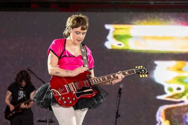 April 17, 2026, Indio, California, U.S: JULIE DAWSON of NewDad during Coachella Valley Music and Arts Festival at Empire Polo Club in Indio, California Indio U.S  - ZUMAs135 20260417_zap_s135_059 Copyright: xDanielxDeSloverx