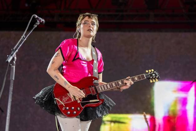 April 17, 2026, Indio, California, U.S: JULIE DAWSON of NewDad during Coachella Valley Music and Arts Festival at Empire Polo Club in Indio, California Indio U.S  - ZUMAs135 20260417_zap_s135_058 Copyright: xDanielxDeSloverx