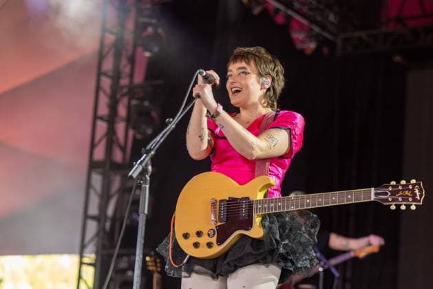 April 17, 2026, Indio, California, U.S: JULIE DAWSON of NewDad during Coachella Valley Music and Arts Festival at Empire Polo Club in Indio, California Indio U.S  - ZUMAs135 20260417_zap_s135_065 Copyright: xDanielxDeSloverx